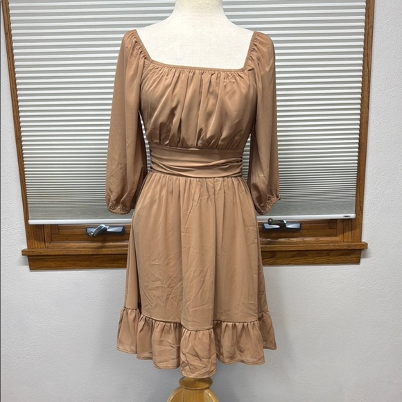 Dokotoo NWT Tan Square Neck Tie Back 3/4 Sleeve Aline Mini Dress Size Small - Picture 2 of 14